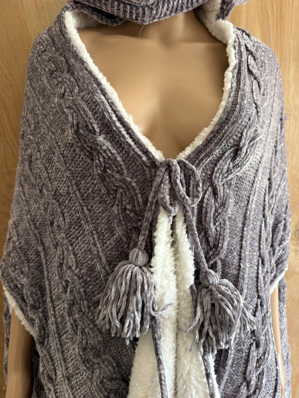 Soft Surroundings Chenille Sherpa Wearable Hooded Cable Knit Throw 46 x 78 - Picture 4 of 14